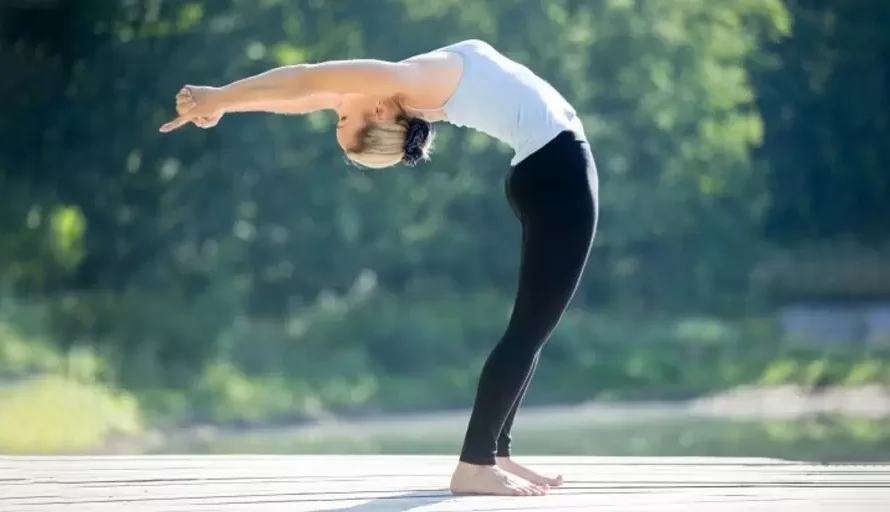 Ardha Chakrasana | फायदे और सावधानियां